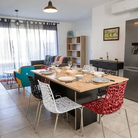 Apartment La Maison Turquoise Giroussens